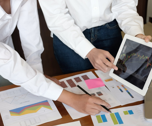 מפיצת הסיגריות והממתקים גלוברנדס הונפקה בתא שווה קנייה.jpg