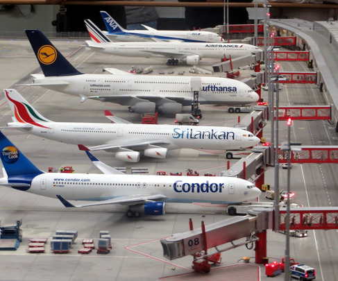 התיירות בשיא - יצרניות החלקים למטוסים מרוויחות מזה.jpg